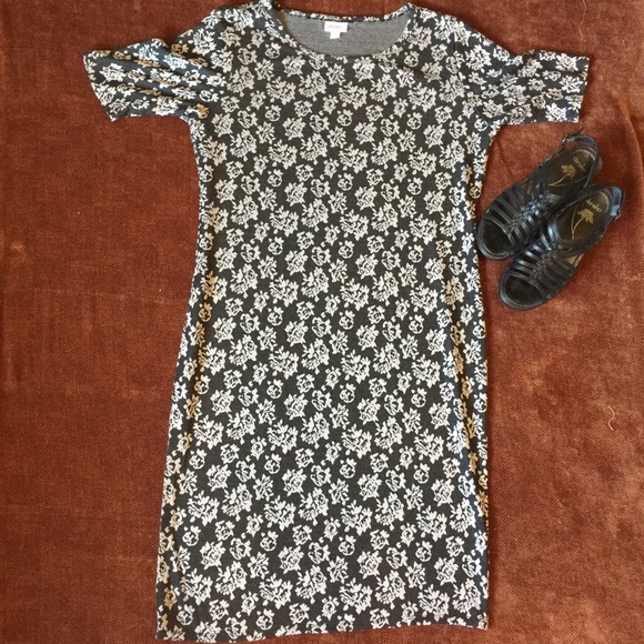 LuLaRoe Julia - Picture 1 of 3